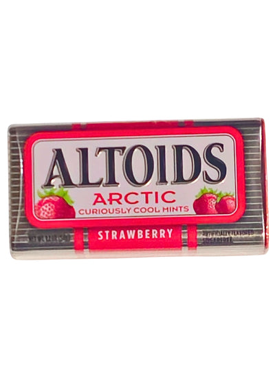 Altoids Arctic Strawberry Mints (34g) are a sugar-free blend of cool, icy menthol and sweet, tangy strawberry. It is designed to provide a "chilly" refreshing sensation rather than just a candy taste.